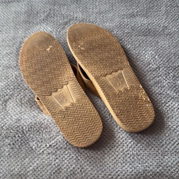 Flojos Men's‎ Tan Thong Flip-Flop Sandals Size 13 Wide Strap Casual Comfort - Picture 8 of 9